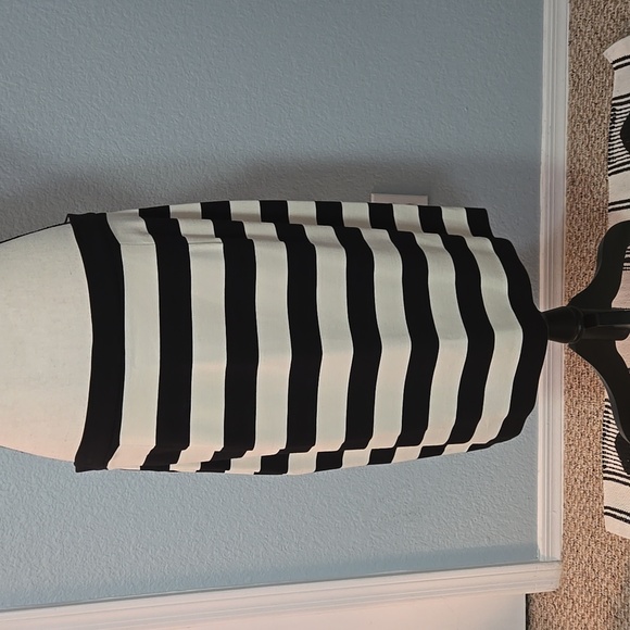 BANANA REPUBLIC Black & White Asymetrical Striped Pencil Skirt Sz 14 Rugby Strip - Picture 5 of 11